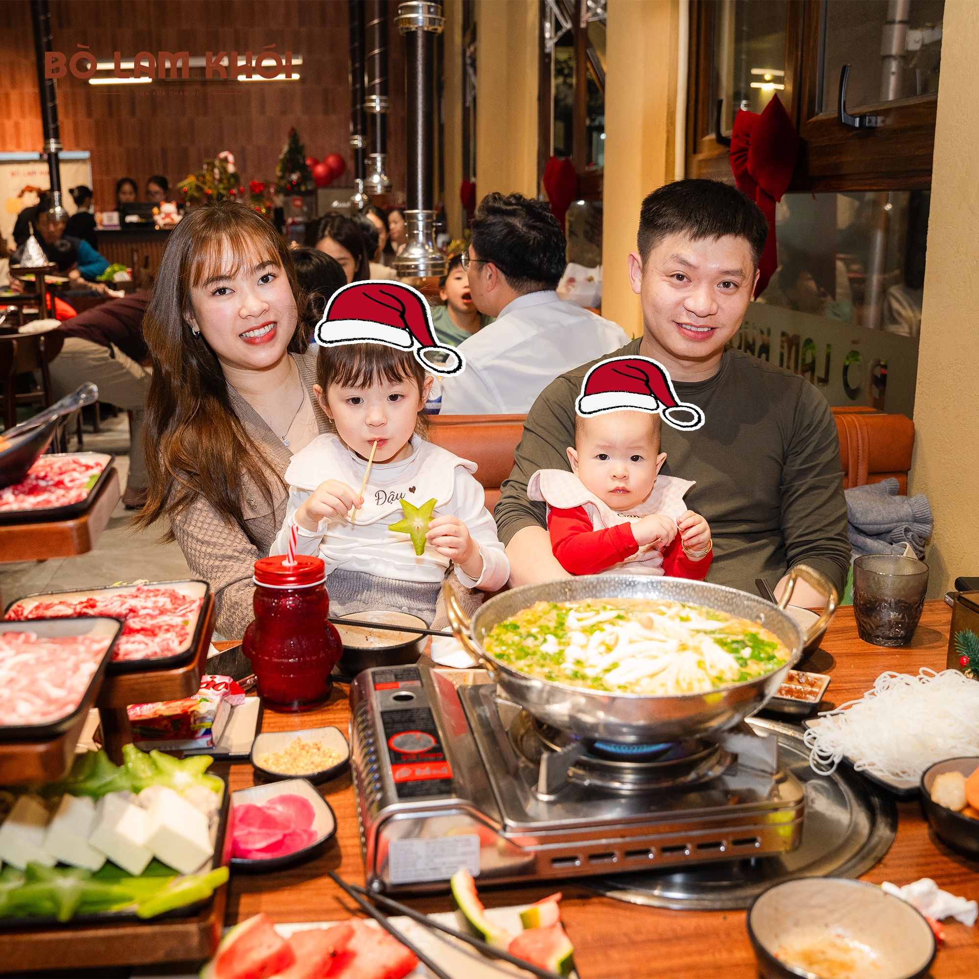 Lẩu đang sôi tại bàn